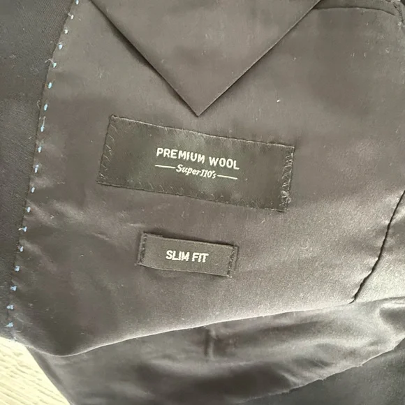 Uniqlo 100% wool Black Blazer Jacket- Exellent for size S-M - Picture 9 of 10